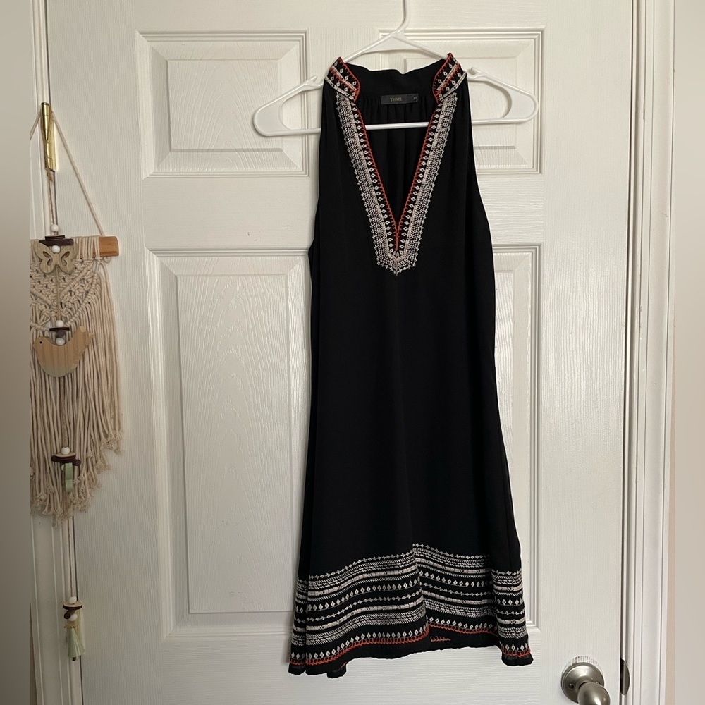 THML Women’s XS Black Sleeveless Embroidered V-Neck Mini Dress